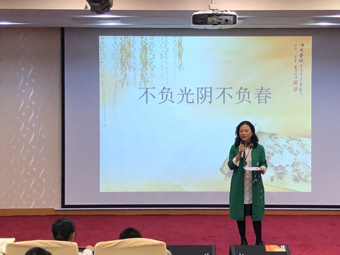 王继红老师讲课.jpg