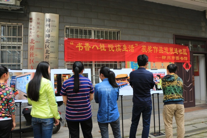 观看摄影展 (1).jpg