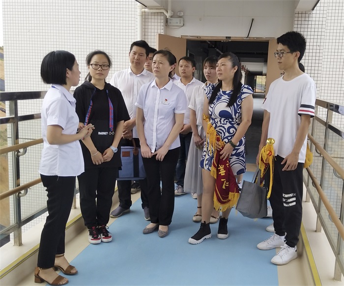 参观养老院.jpg