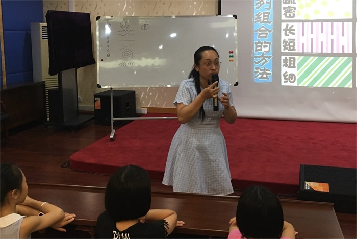 王雅静老师从最基础的点、线、面开始介绍.jpg