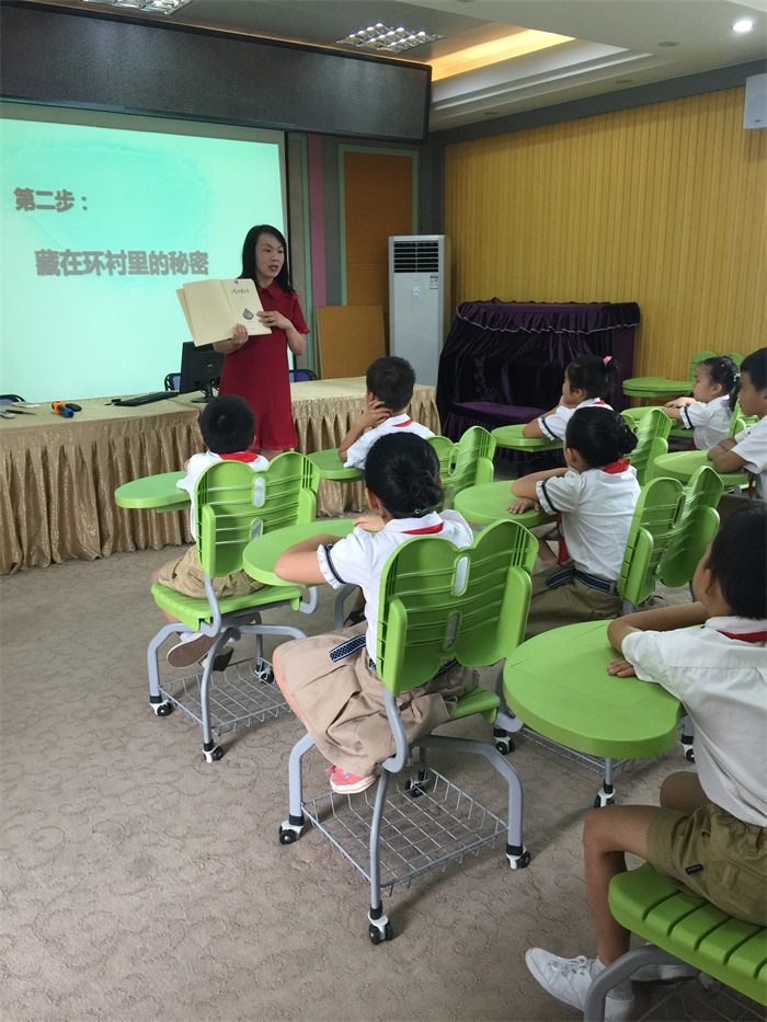 曾杨老师给三中路小学的学生讲诉绘本阅读的基本方法.jpg