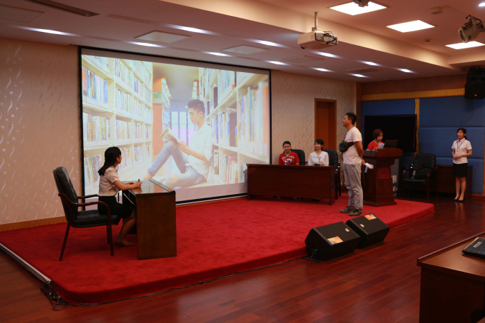 表演文明用语情景剧现场_编辑.jpg
