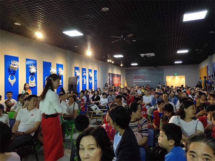 7 麦慧老师与现场读者互动.jpg