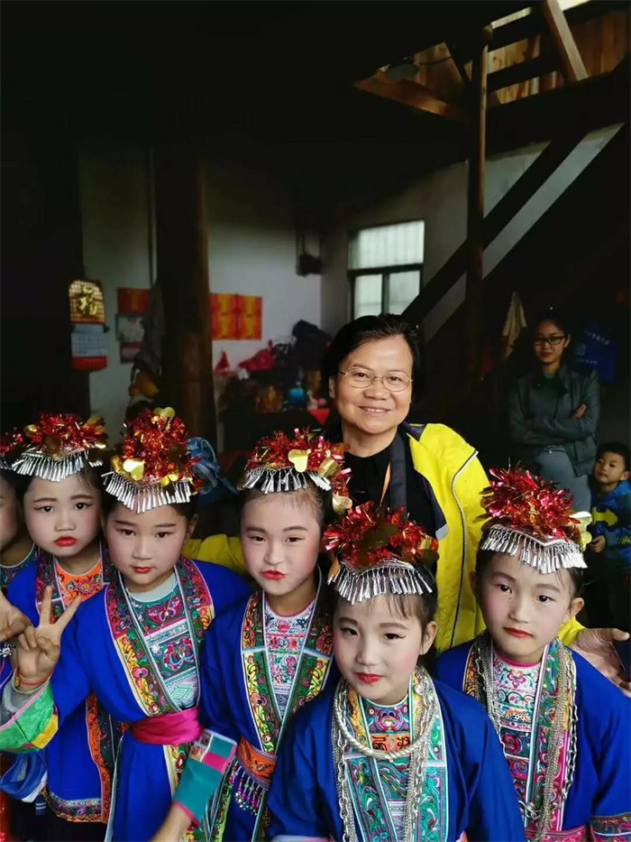 主讲嘉宾：吴桂贞（柳州市文联副主席、中国民协会员、广西作协会员、侗学研究会副会长）.jpg