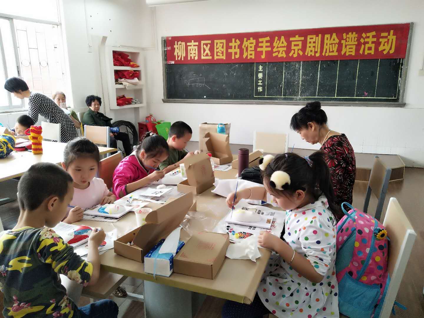 柳南区图书馆手绘京剧脸谱活动.jpg