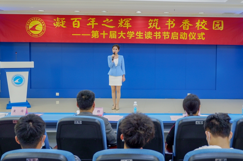 周子薇同学朗诵《军礼》.jpg
