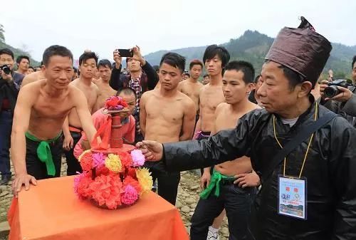 三月三花炮节2.jpg