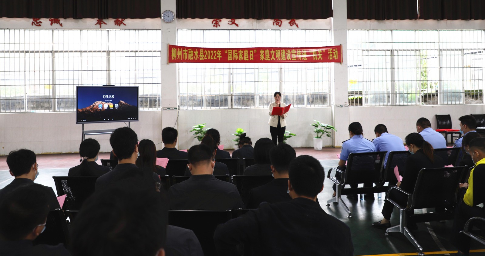 宣读“清廉家庭建设”倡议书，.jpg