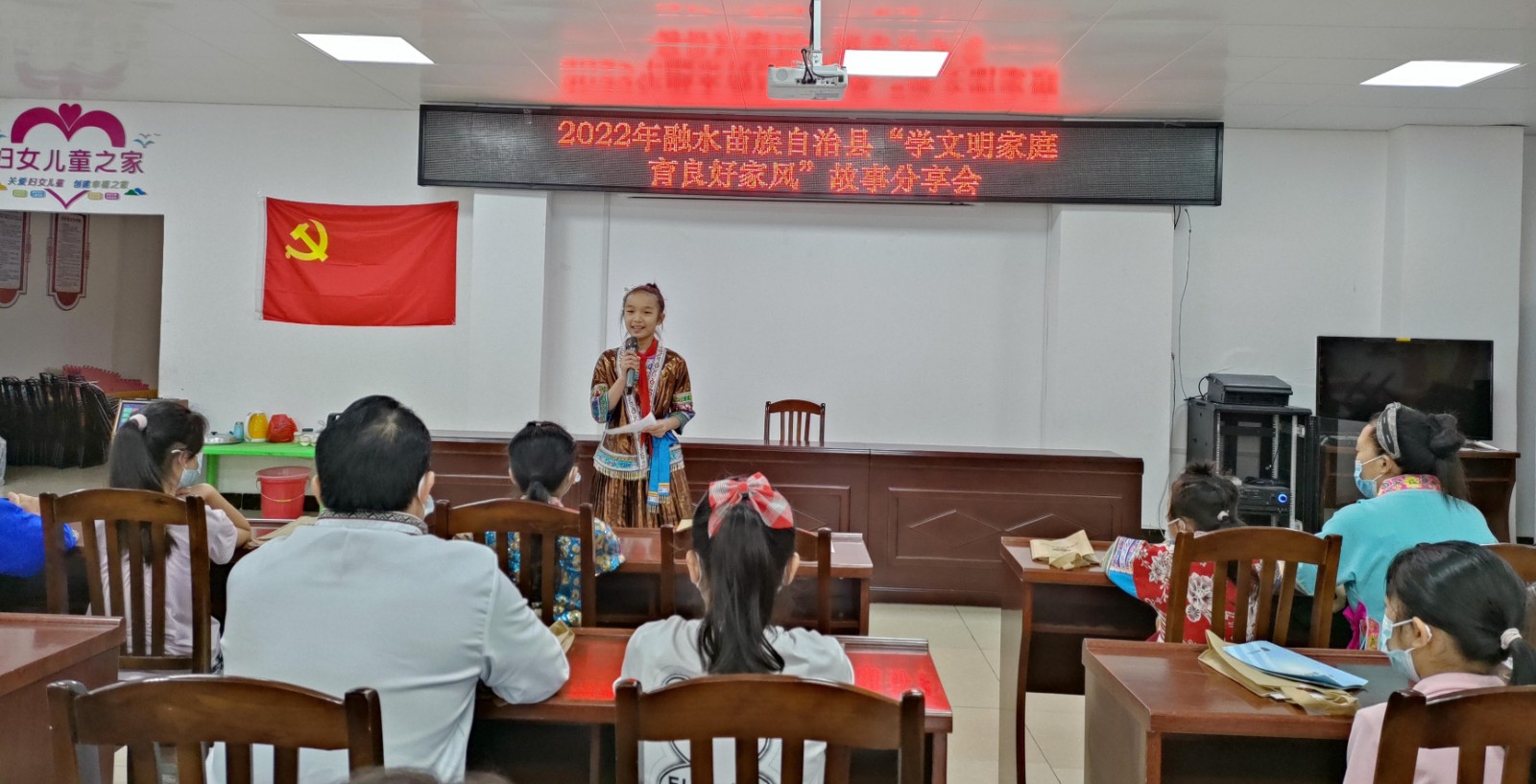 6.宣讲员廖子淇与大家分享“家庭故事”0.jpg