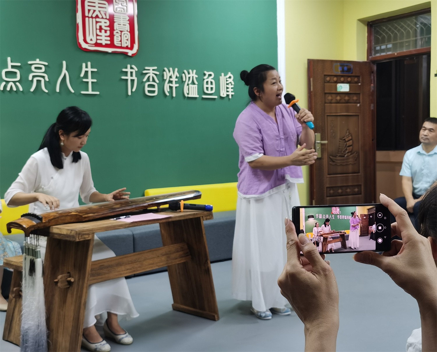 读者吟诵.jpg