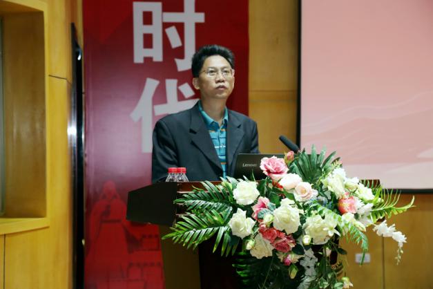 2.广西大学图书馆馆长王承就致辞.jpg